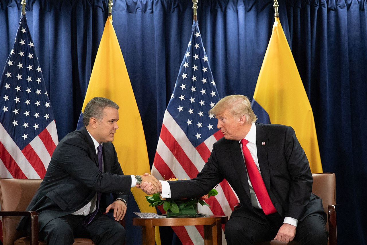 Choque diplomático entre Gustavo Petro y Donald Trump: derechos humanos y sanciones comerciales.